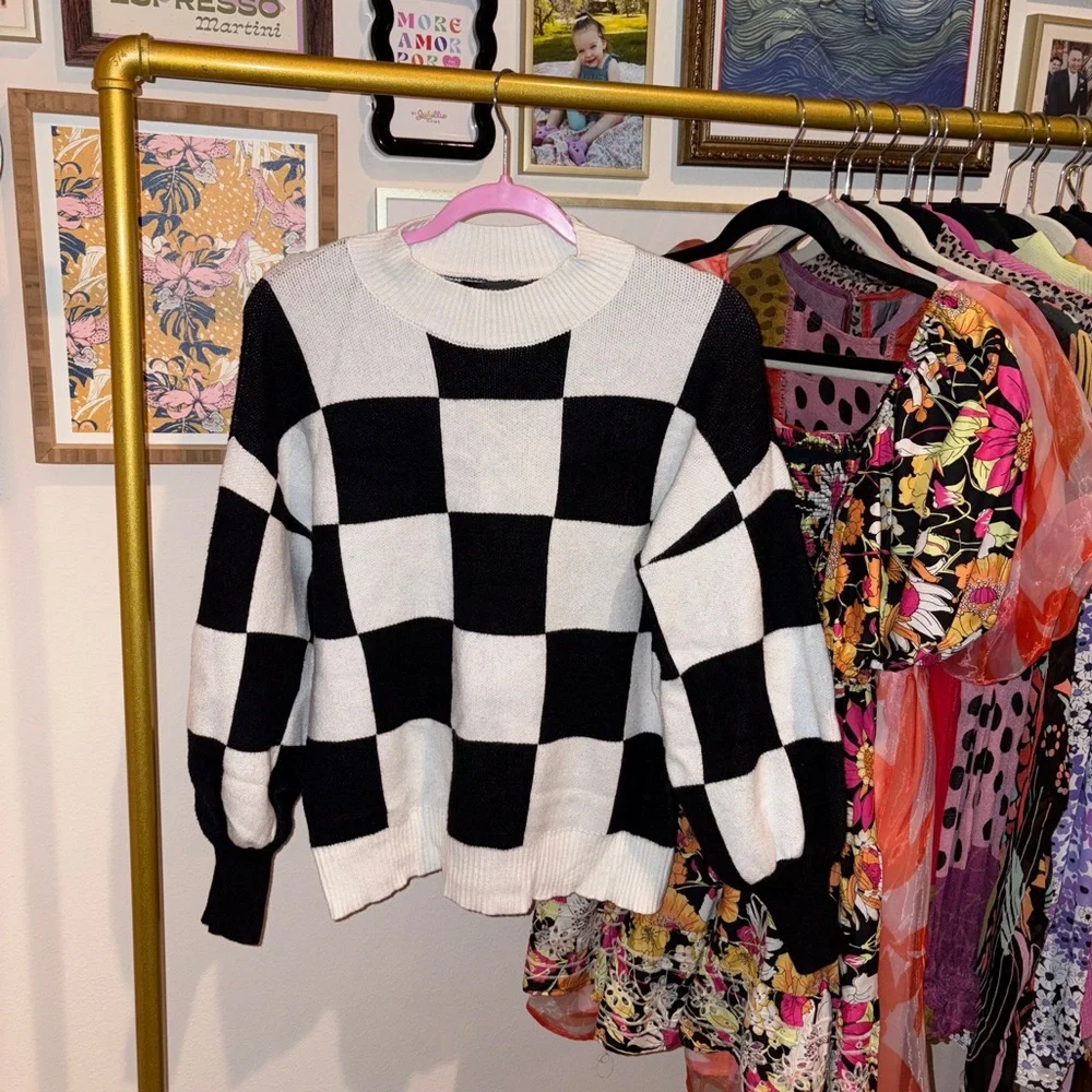 Zesica Black White Checkered Sweater - Picture 4 of 9